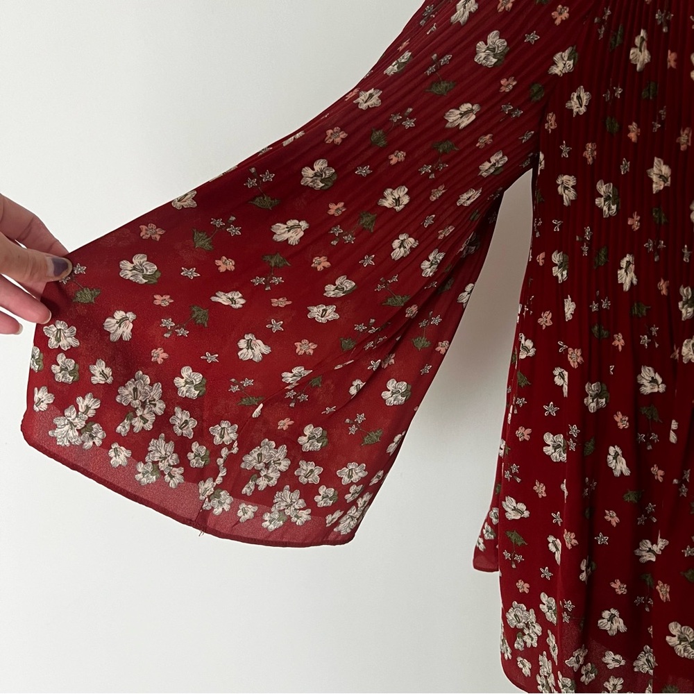 Max Studio Off Shoulder Accordion Boho Floral Top - Picture 6 of 6